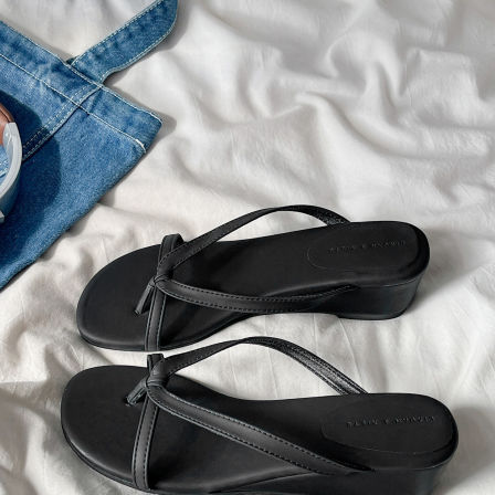 法式坡跟厚底夹趾人字拖鞋女外穿2026春夏新款配裙子海边沙滩凉拖