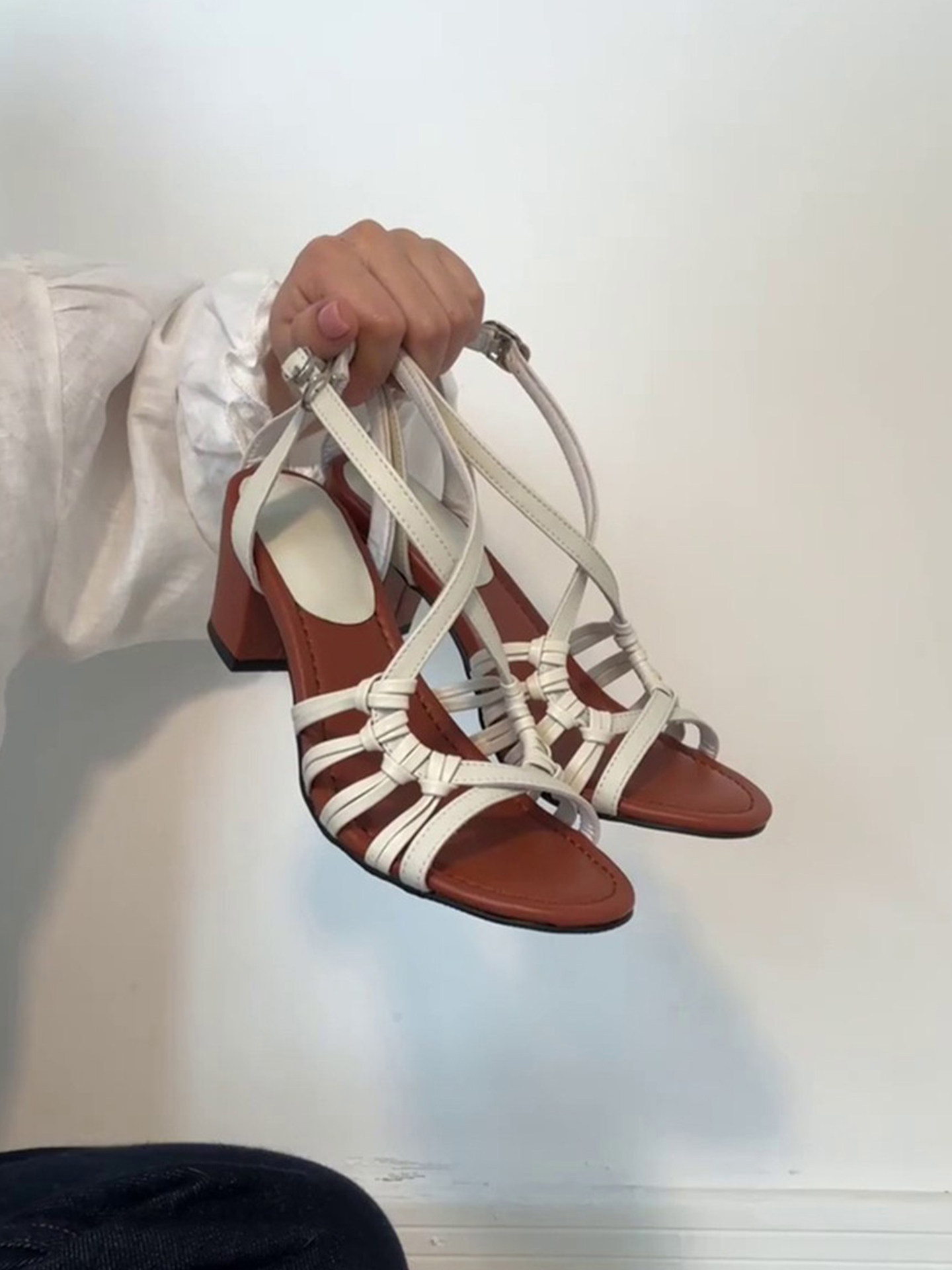 Wheat house ~！高级感编织镂空露趾凉鞋女粗跟交叉带气质罗马鞋主图