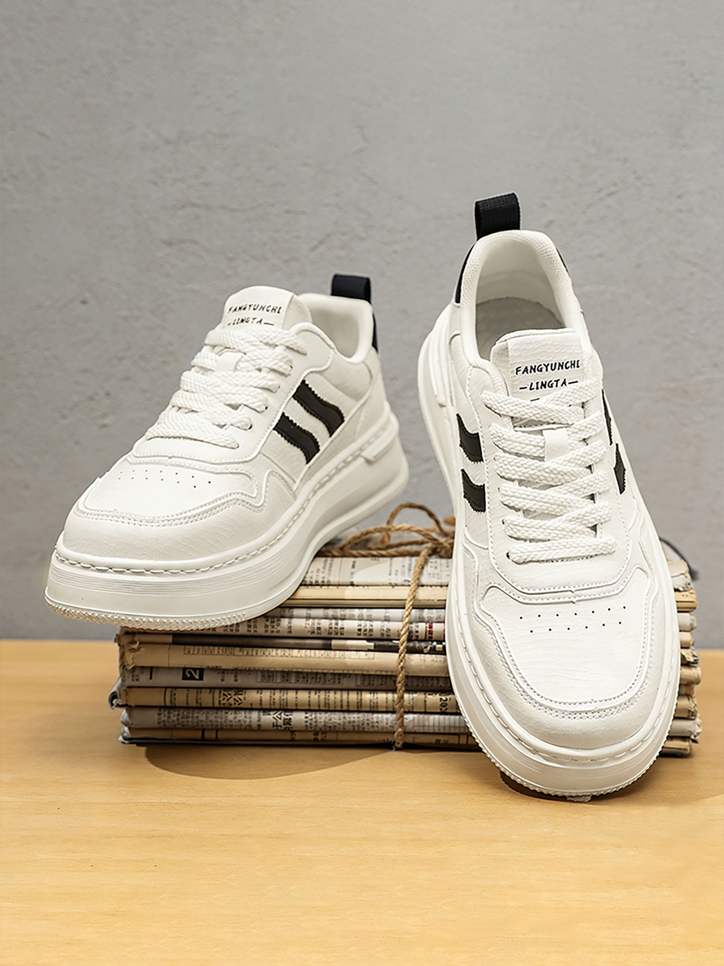 小白鞋男款2026新款休闲百搭男生鞋子青少年潮鞋增高厚底男士板鞋主图