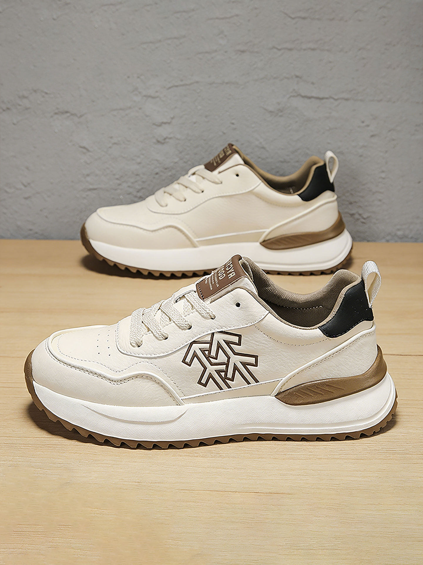 春季男士鞋子2026新款皮面防水阿甘板鞋青少年学生运动软底老爹鞋主图