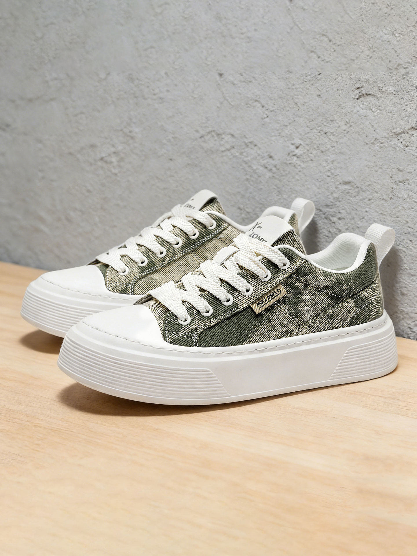 男生鞋子2026新款潮流做旧牛仔布帆布鞋男款夏天透气厚底休闲板鞋主图