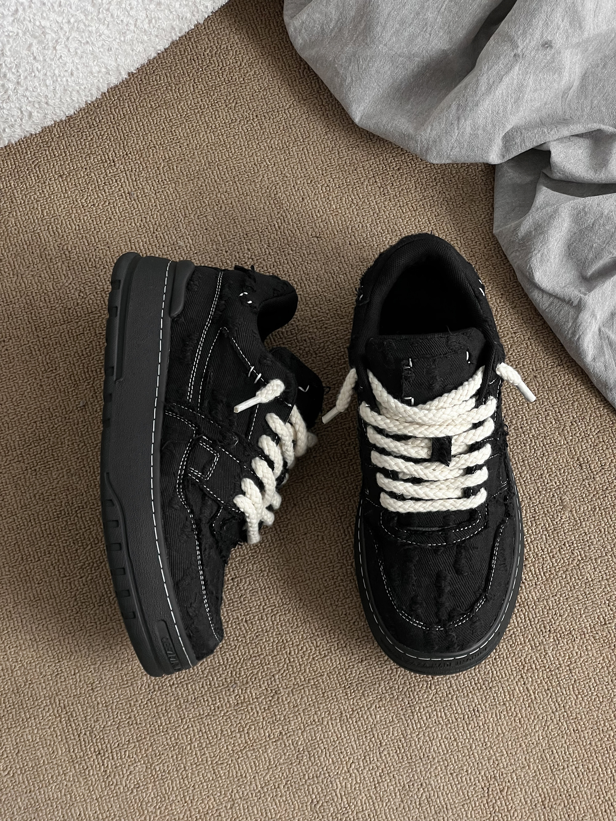 黑色帆布厚底板鞋男女破洞低帮2026新款增高运动休闲百搭通勤潮鞋主图