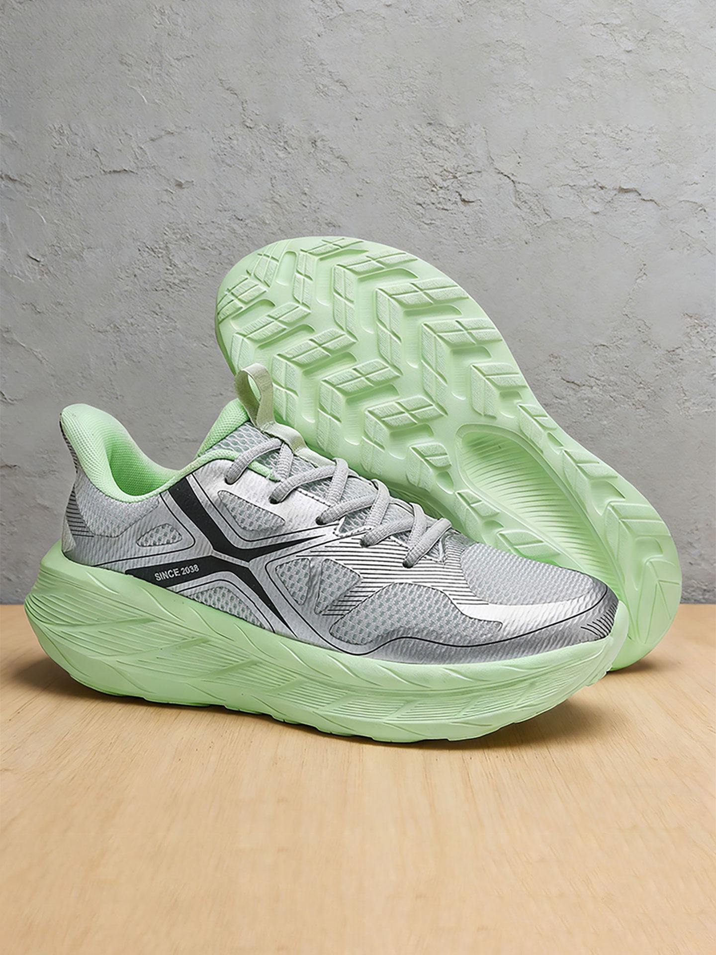 鞋子男士减震厚底休闲慢跑鞋软弹不累脚网面防臭男防滑户外运动鞋主图