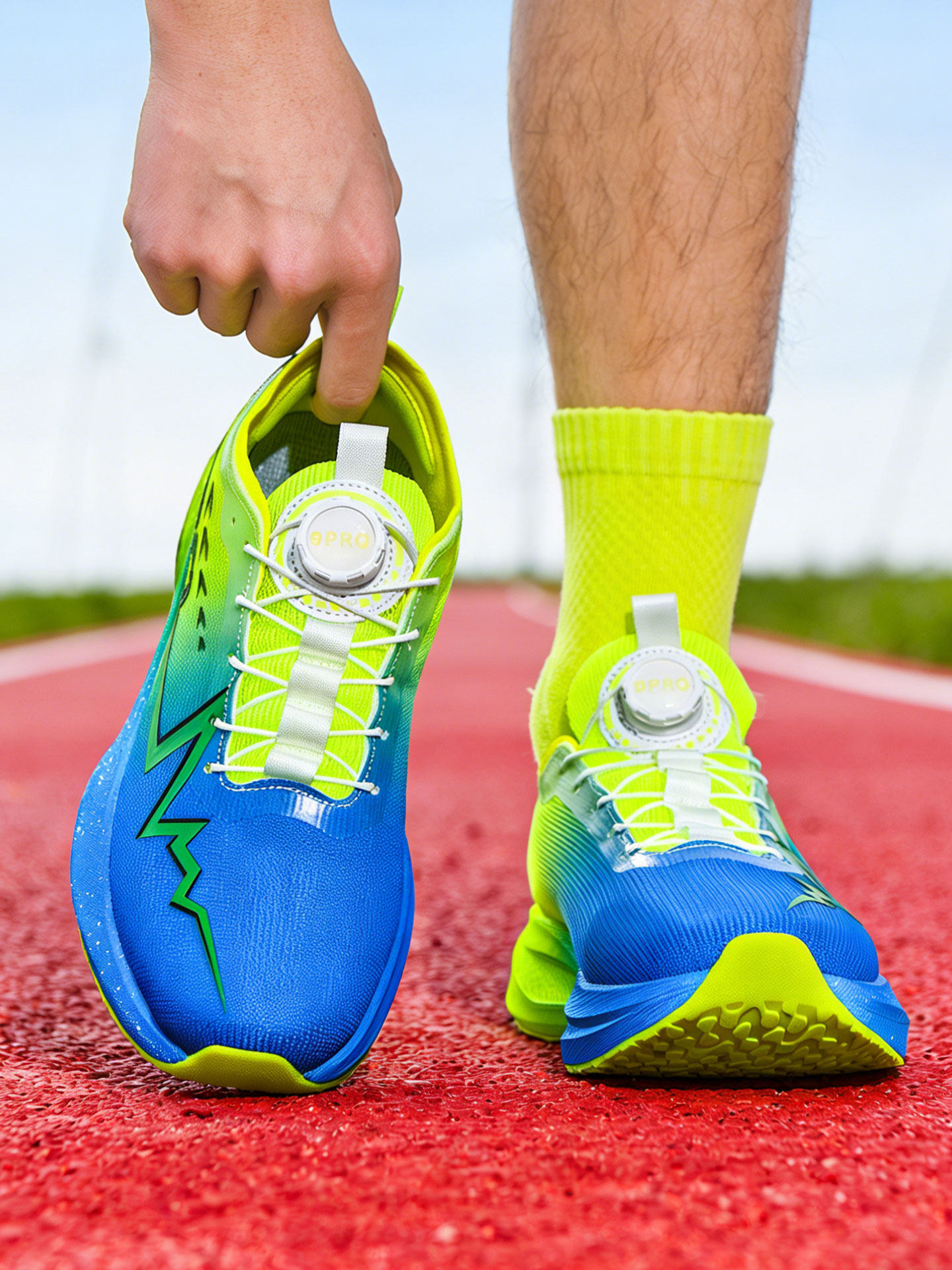 男士网面透气运动鞋防臭大童旋转扣轻盈减震初中生体考竞速跑步鞋主图