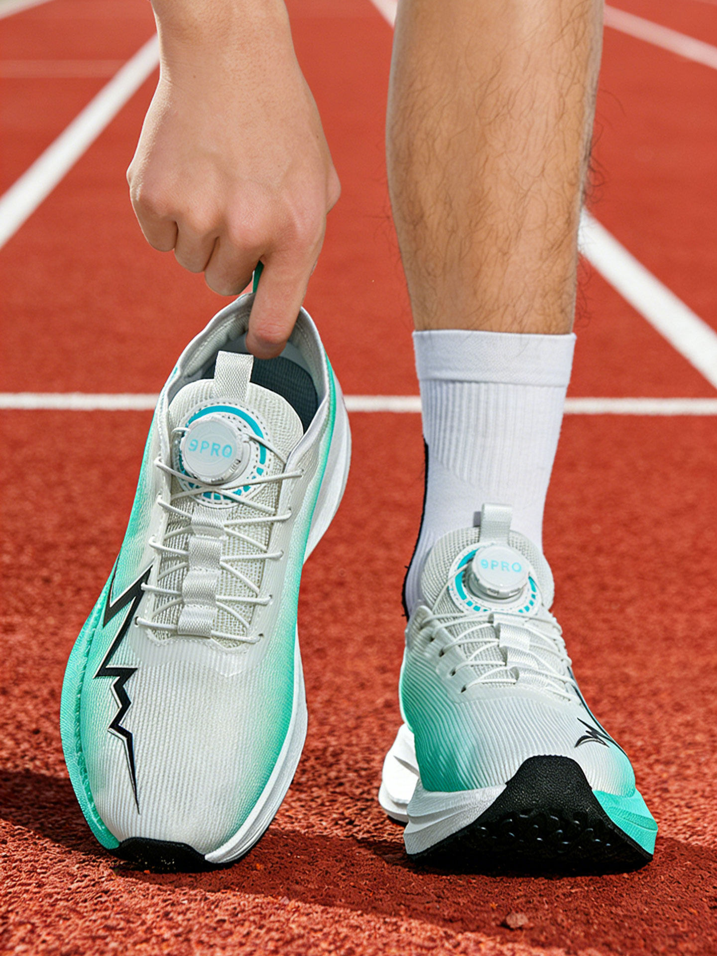 莆田男鞋夏透气运动鞋不用系带中大童防滑初中学生超轻减震跑步鞋主图