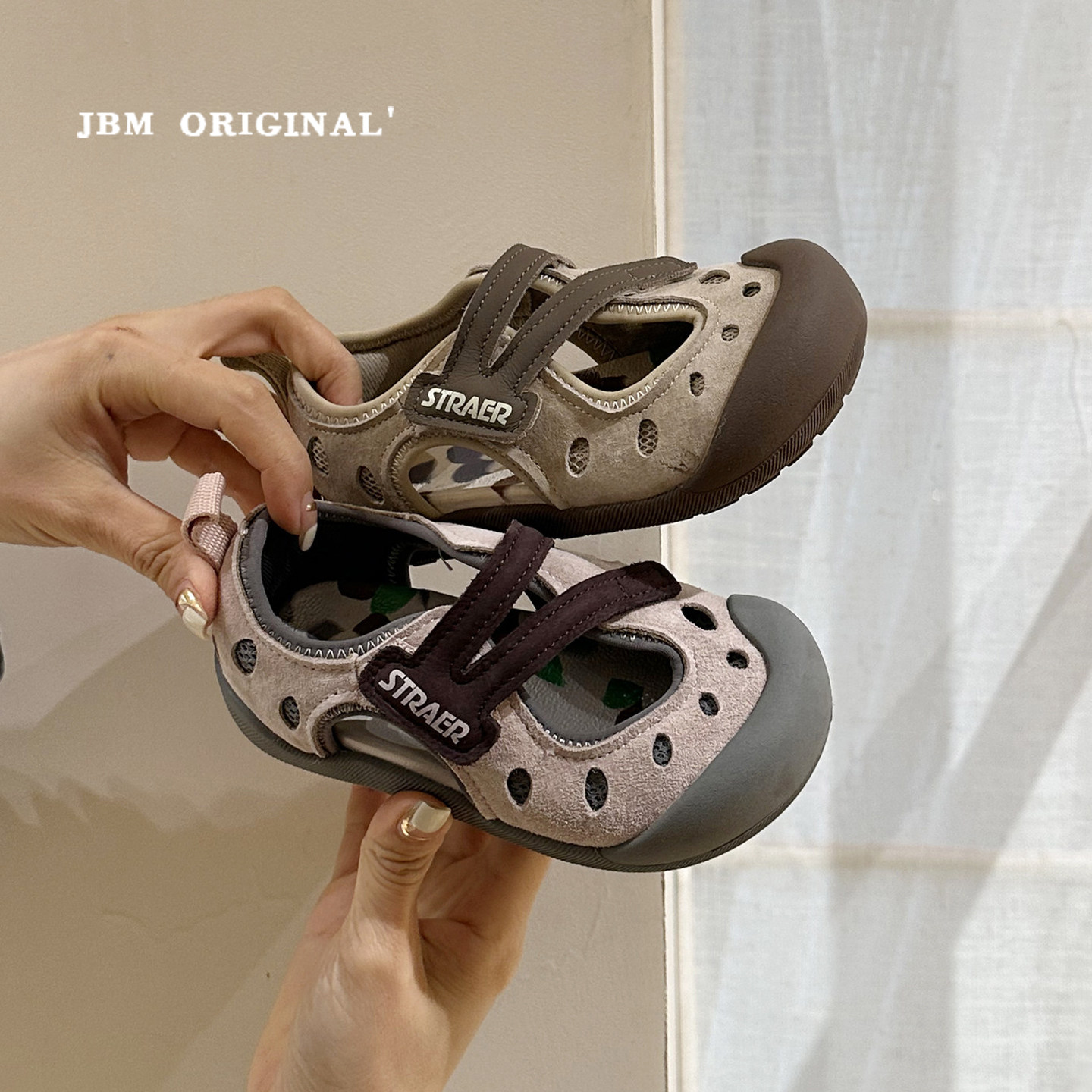 JBM 韩版儿童丑萌镂空框子鞋2026春夏男女童复古大头防滑运动凉鞋主图