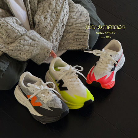 JBM 春季儿童荧光色轻便运动鞋2026新款男女童炫彩字母透气跑步鞋