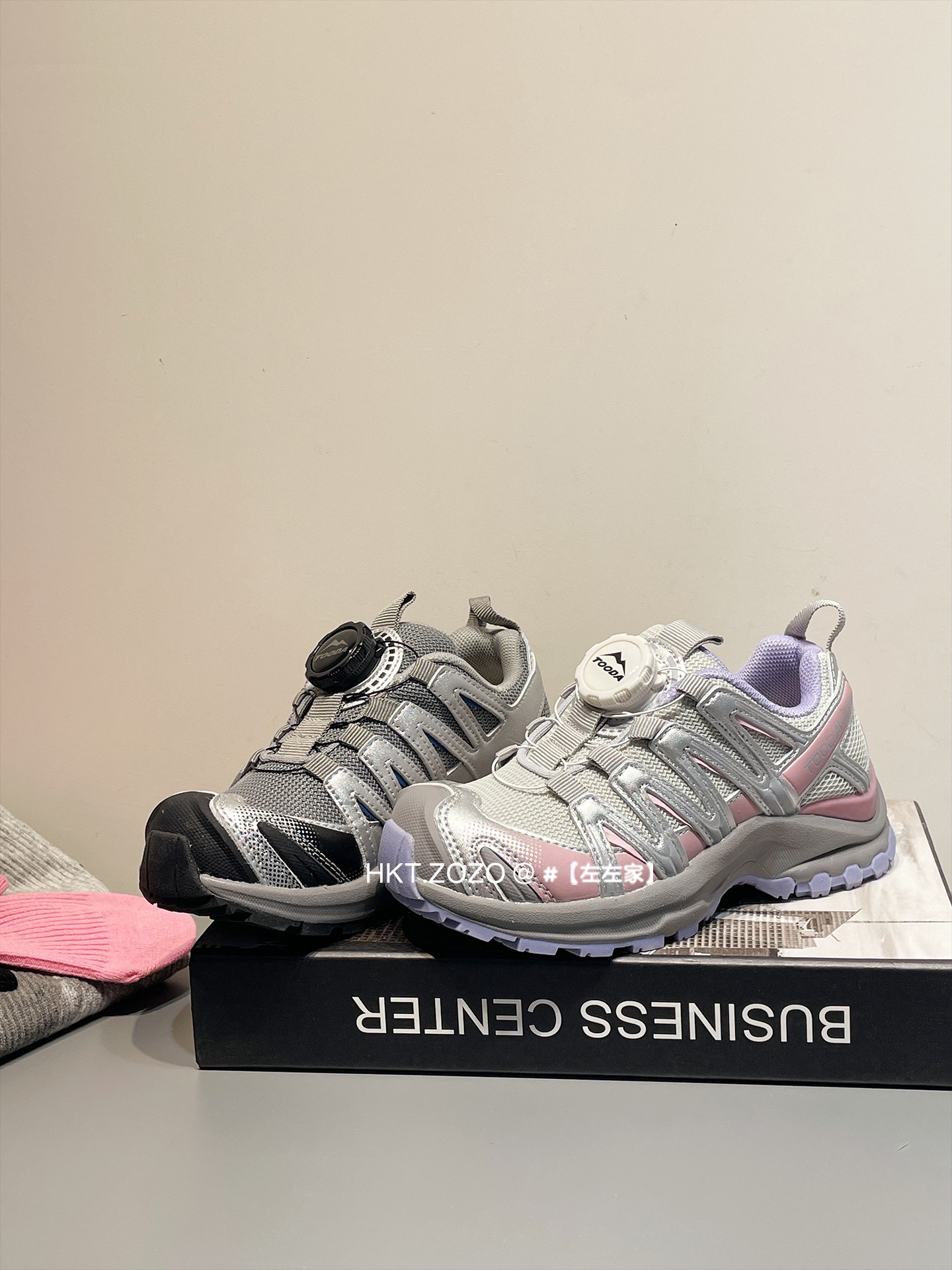 左左家HKTZOZO儿童休闲鞋旋转扣透气男女学生防滑轻便户外运动鞋主图