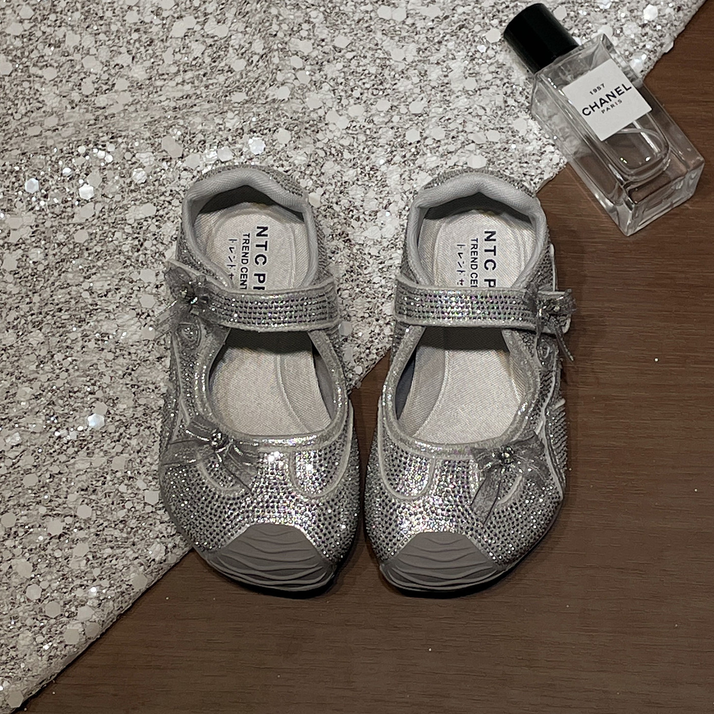 左左家女童蝴蝶结水钻演出鞋2026春新款中大童洋气软底浅口小皮鞋主图