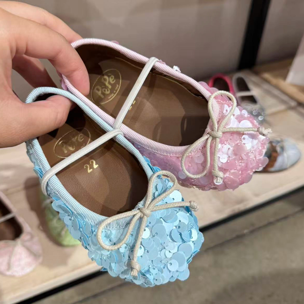 奶爸家！Pepe SS26新款儿童亮片爱心花边芭蕾鞋 花朵凉鞋 T字皮鞋主图