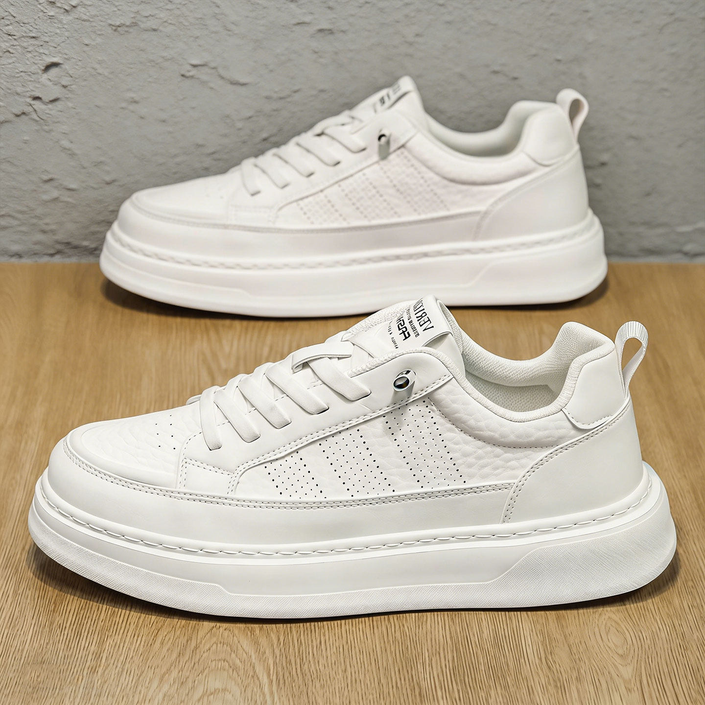 小白鞋男款鞋子男潮鞋百搭夏季冲孔透气男士板鞋2026新款增高鞋男主图