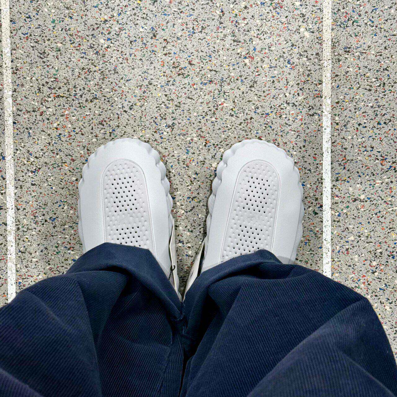 正品户外包头拖洞洞鞋男女款2026夏季新款按摩鞋柔软休闲运动拖鞋主图