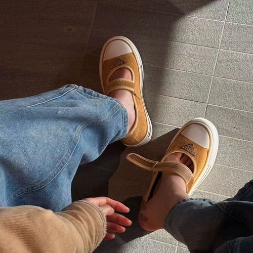 小发喵「经典银色厚底玛丽珍｜融于暖调居家的轻奢格调」777主图