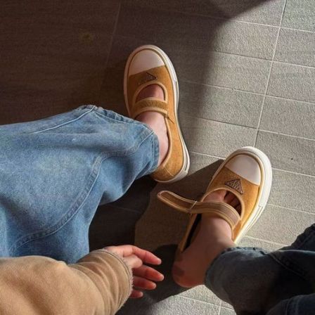 小发喵「经典银色厚底玛丽珍｜融于暖调居家的轻奢格调」777