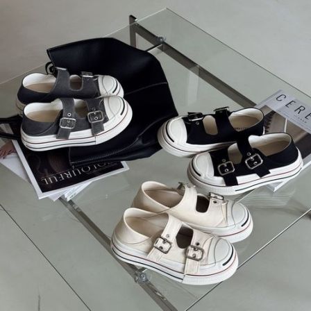 小发喵「双搭扣厚底镂空休闲帆布鞋｜复古松弛腔调时髦感」999