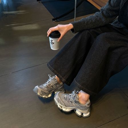 小发喵「雾灰渐变潮酷机能风解构网面｜ 轻量化透气运动跑鞋」999