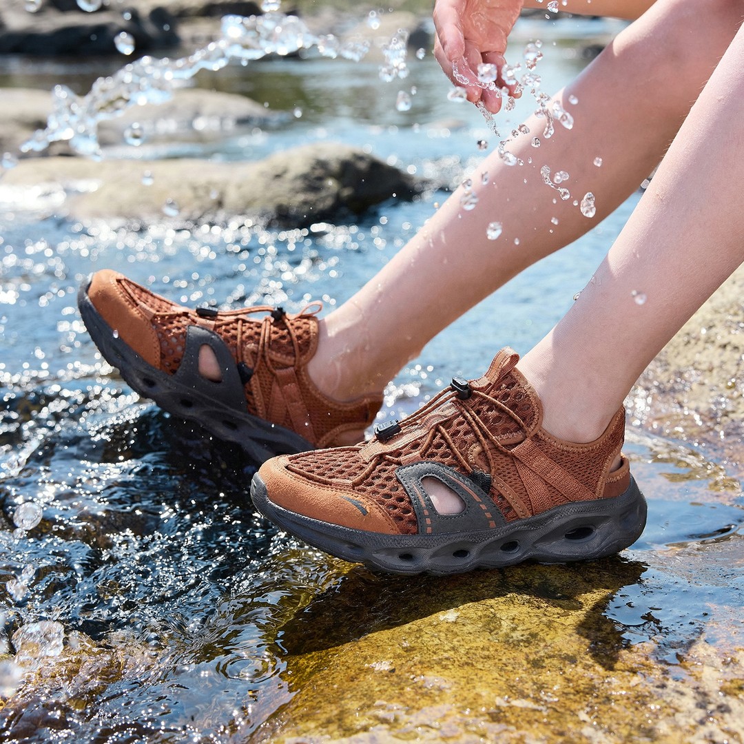 【踩水王】安踏儿童男女大童沙滩鞋2026夏季新款防滑耐磨包头凉鞋主图