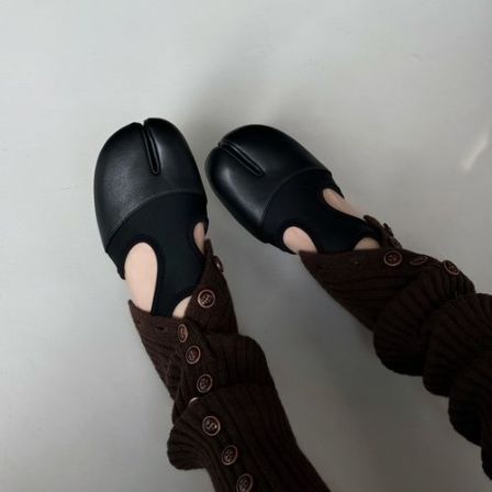 小发喵「镂空分趾云感鞋｜摩登雅致奢风步履新章」777