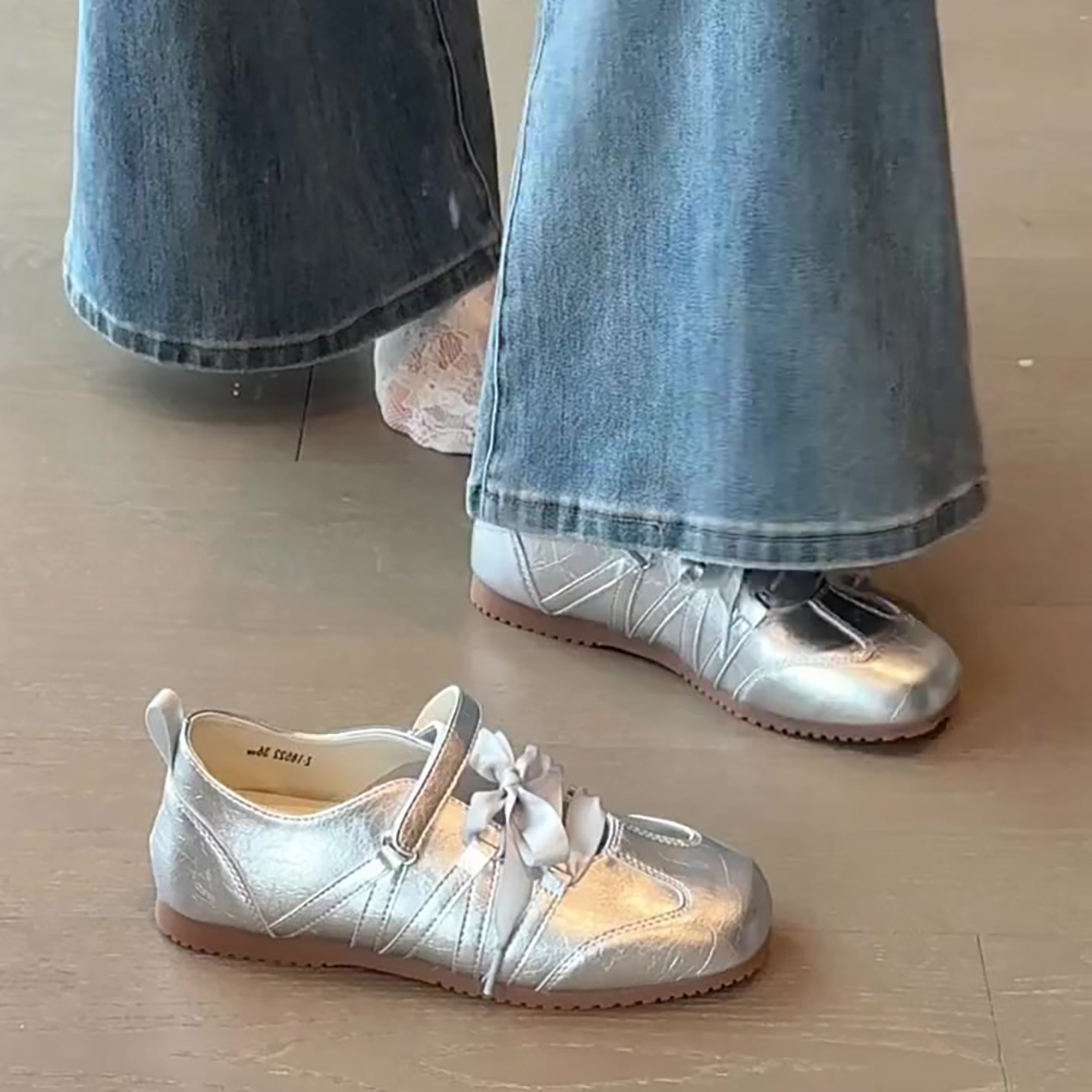 平底银色芭蕾风德训鞋女2026新款春夏玛丽珍单鞋阿甘鞋小白鞋板鞋主图