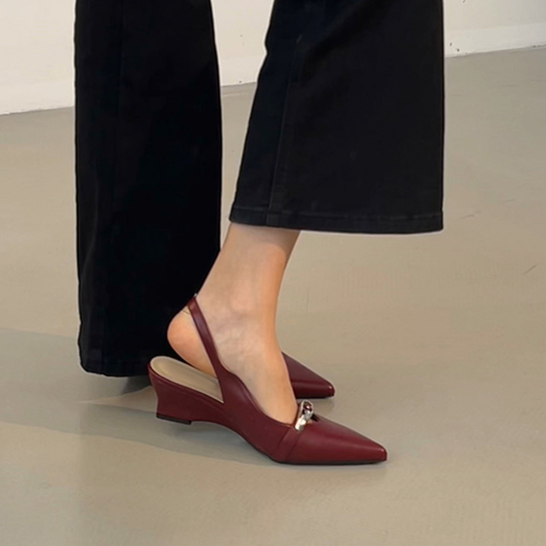 羊皮版~复古风金属扣后绊带包头鞋女坡跟小众新款尖头优雅凉鞋夏主图