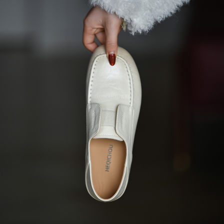 何其丑米色复古风圆头一脚蹬乐福鞋女新款小皮鞋深口单鞋平底女鞋