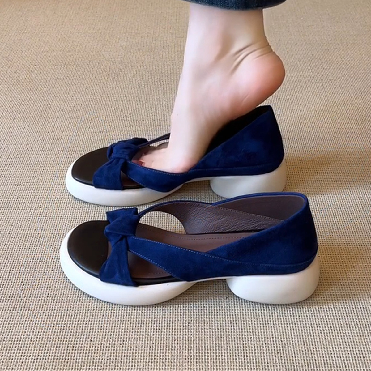 羊皮版~显白温柔松弛感绒面软底罗马鞋女简约扭结百搭日常凉鞋夏主图