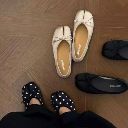 H55女鞋美波与Rose2026春季新款波点缎面浅口单鞋平底芭蕾分趾鞋