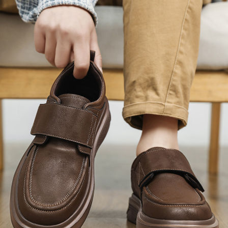 张凯丽老人鞋男款2026新款皮面防水爸爸鞋中老年软底防滑休闲皮鞋