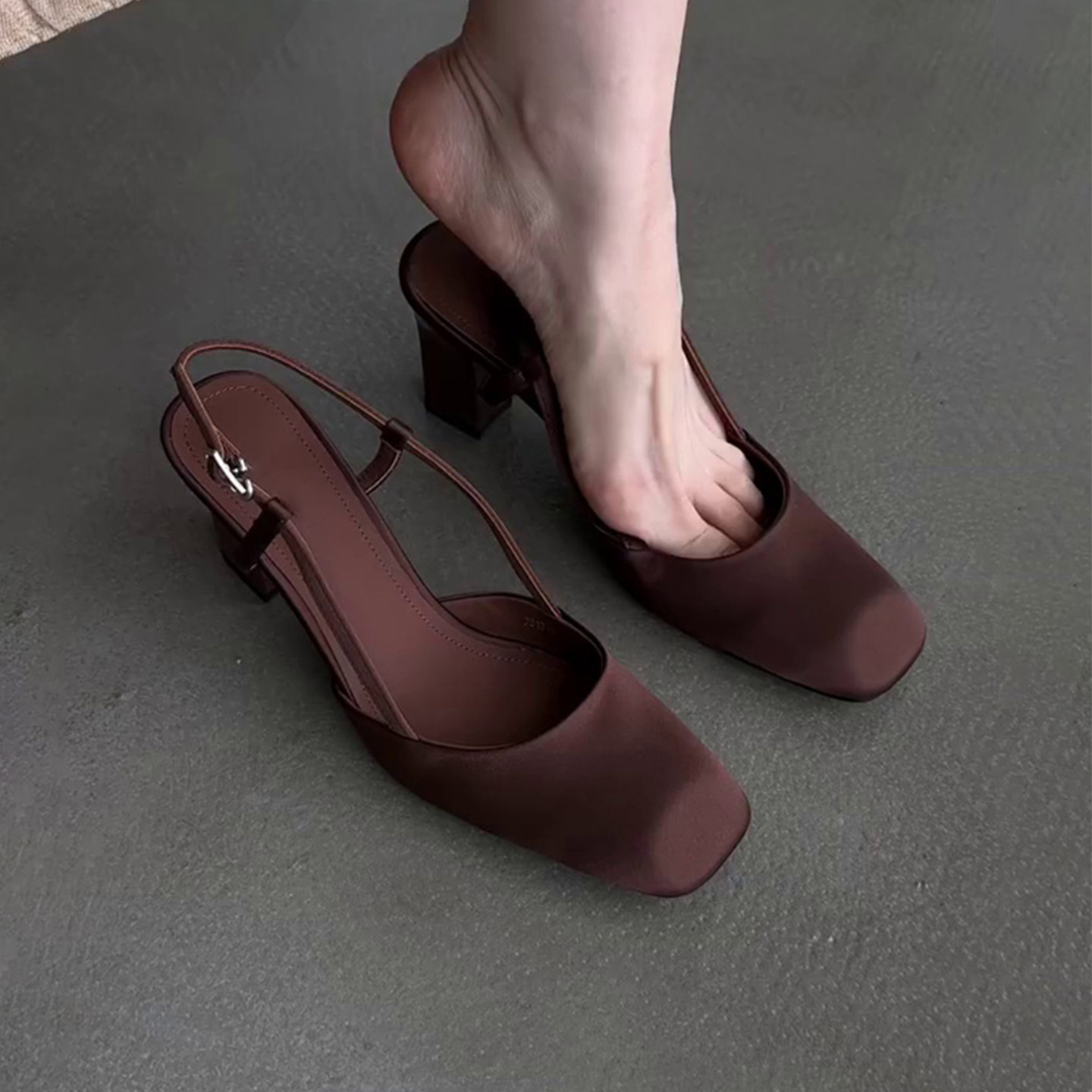 羊皮版~法式复古简约方头高跟鞋后空一字带浅口气质粗跟包头凉鞋主图