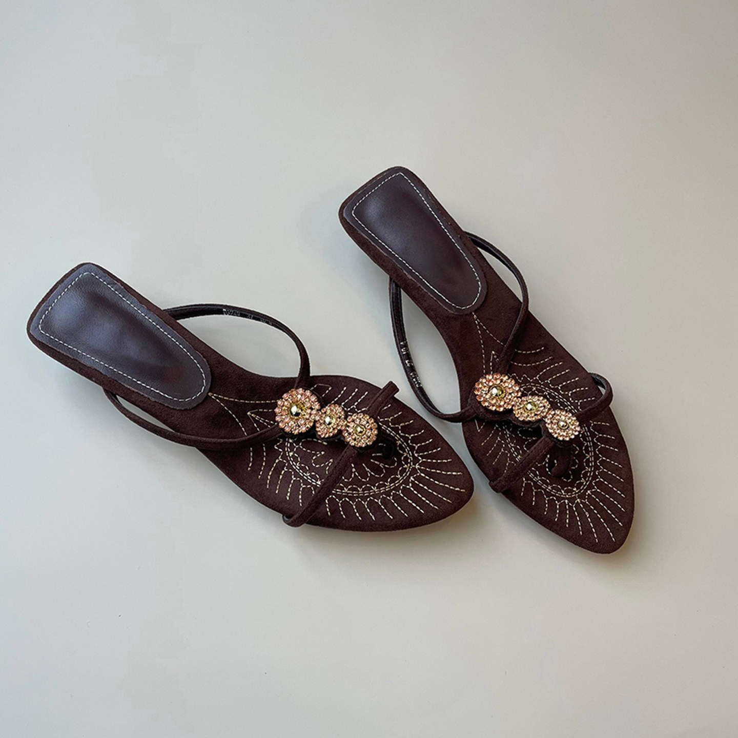 羊皮版~法式复古水钻夹趾一字带凉拖鞋外穿气质人字拖小猫跟凉鞋主图