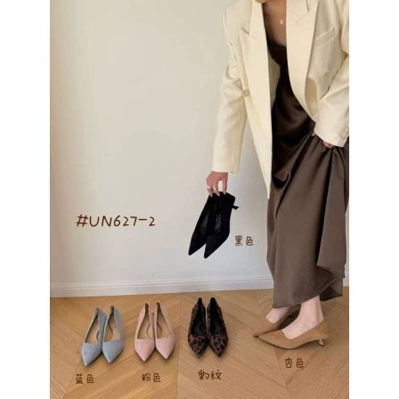 3.29小榴莲【跑单限购】跟高6cm尖头复古丝绒单鞋627-2 H809