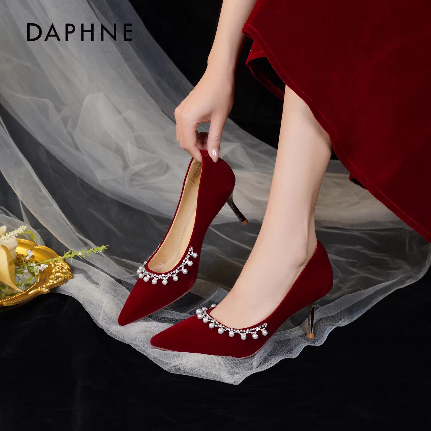 达芙妮红色高跟鞋女2026春季新款细跟秀禾新娘鞋不累脚婚鞋单鞋女主图