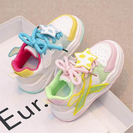 儿童鞋子运动2026新款女童软底初中学生防滑大童皮面星星板鞋女孩