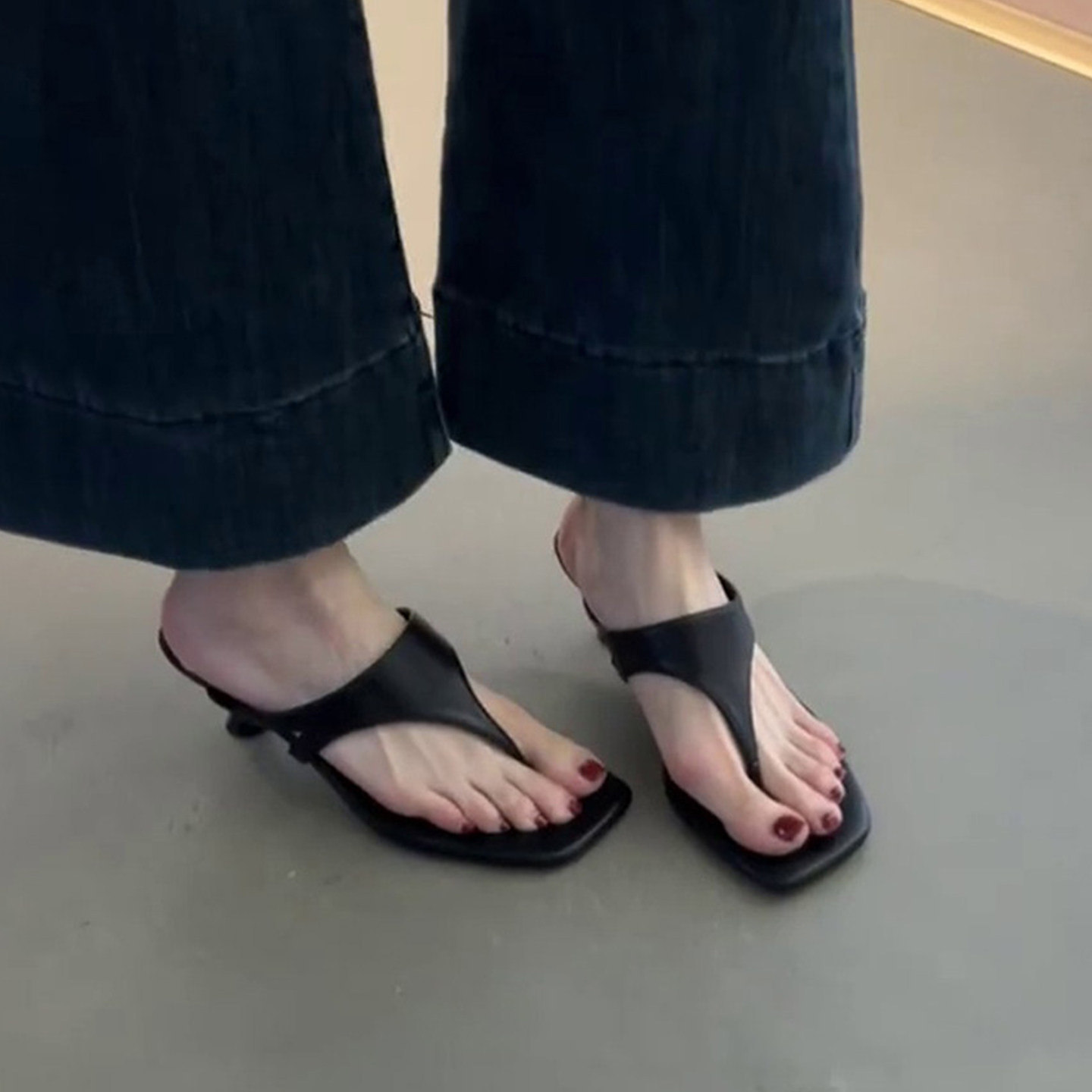 Wheat house ~！韩版简约黑色人字拖女外穿夹趾罗马风高跟凉拖鞋主图