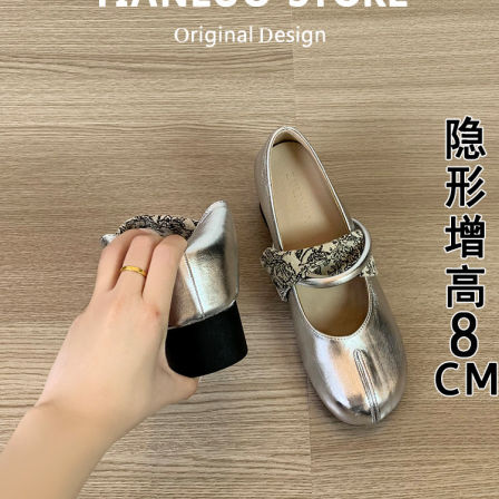 8cm小个子内增高玛丽珍女鞋2026新款银色分趾单鞋气质粗跟高跟鞋