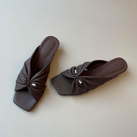 羊皮版~交叉带褶皱凉拖鞋女方头低跟复古百搭日常外穿夏季凉拖鞋