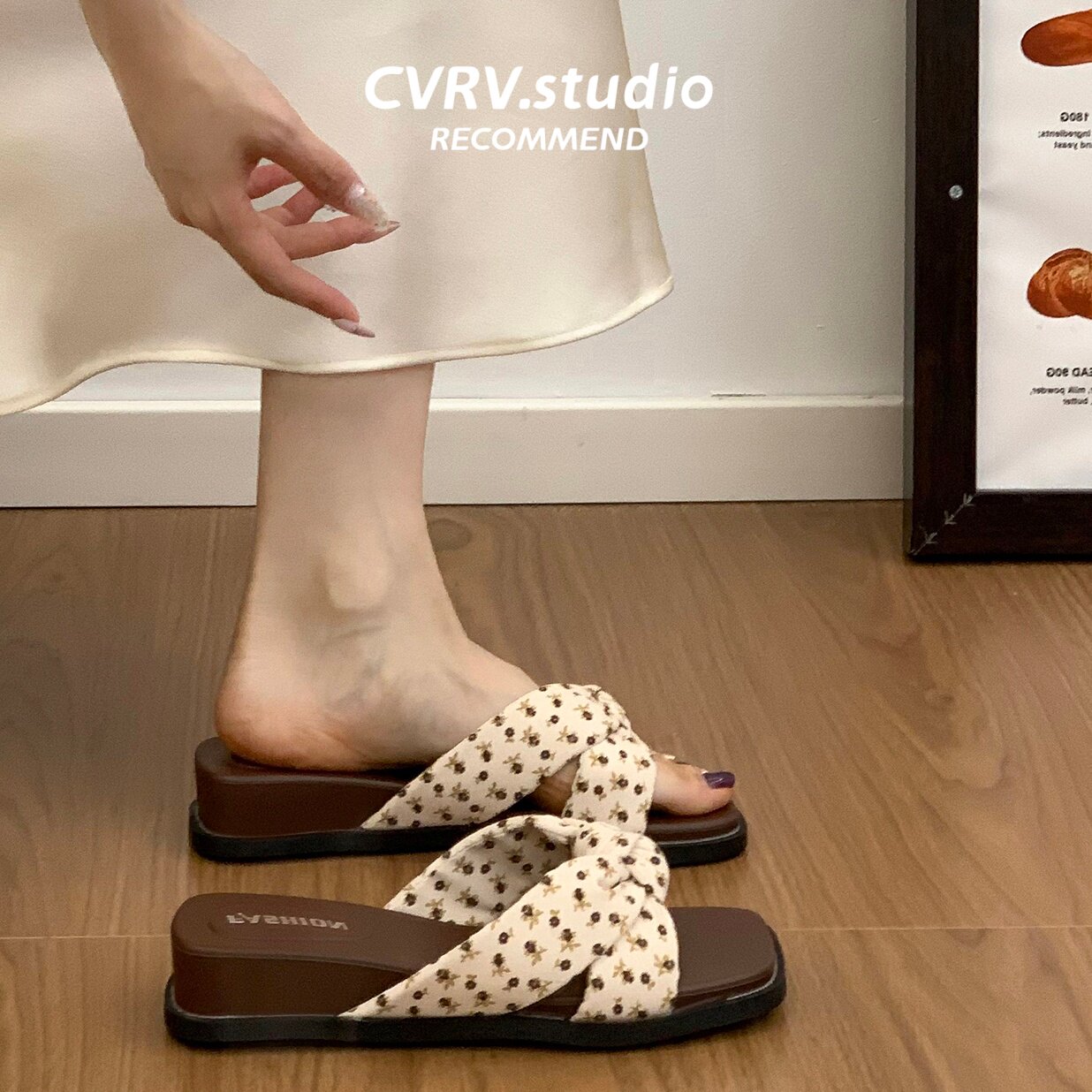 法式小碎花厚底坡跟拖鞋女夏外穿2026新款配裙子凉鞋休闲一字凉拖主图