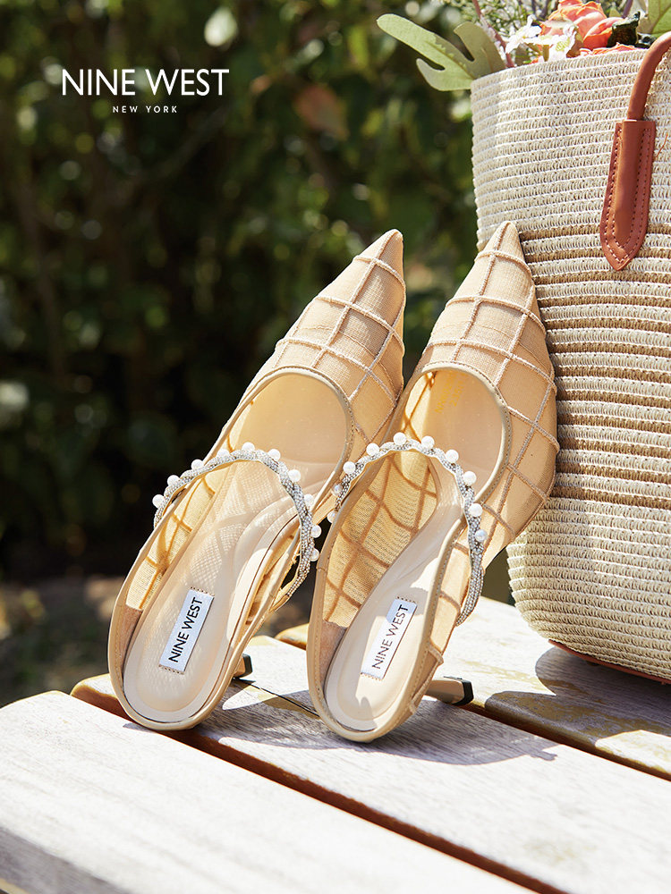 Nine West/玖熙珍珠装饰尖头穆勒鞋女中跟包头凉鞋仙女风外穿半拖主图