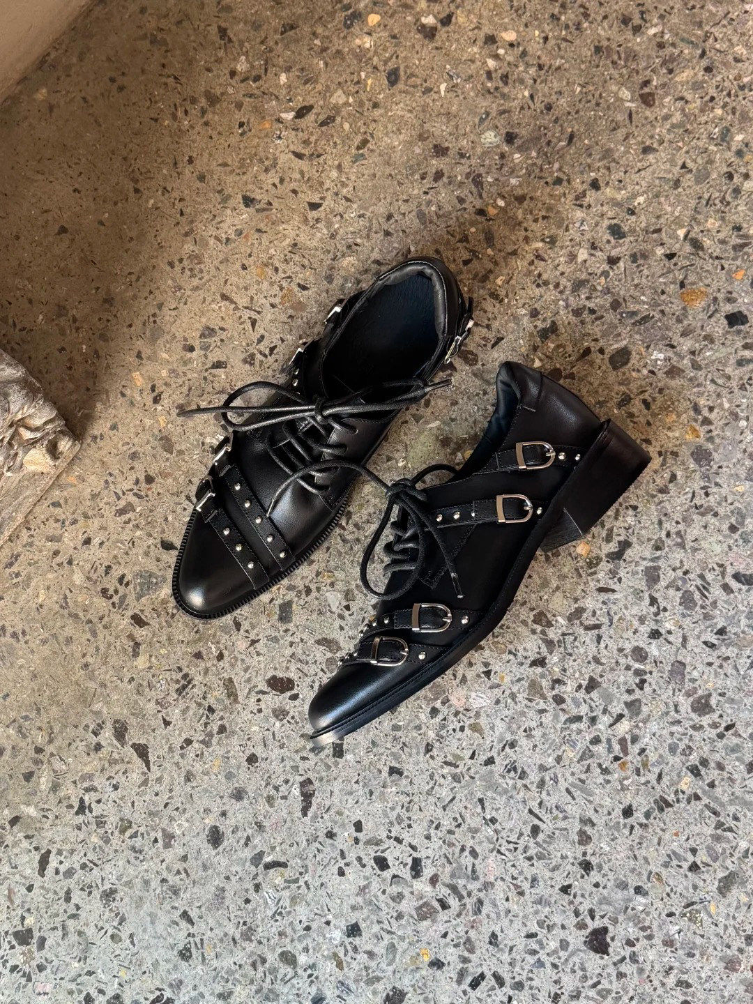 铆钉尖头小皮鞋男款巫师鞋走秀款粗跟增高切尔西靴痞帅高级德比鞋主图