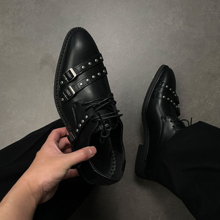 暗黑风朋克尖头小皮鞋男绑带铆钉复古粗跟单鞋通勤情侣厚底德比鞋