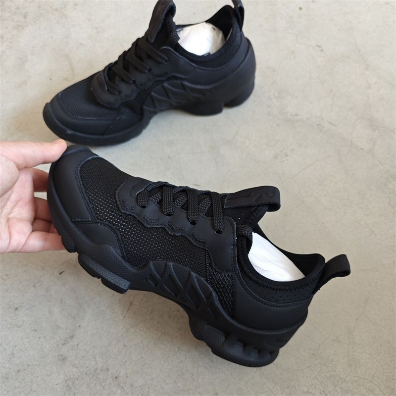 男鞋夏季透气网面轻便运动鞋跑步全黑通勤鞋休闲厚底高端老爹潮鞋主图