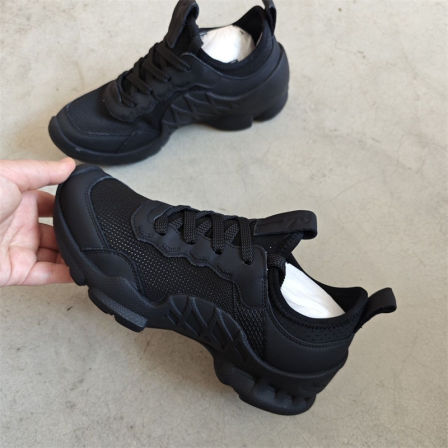 男鞋夏季透气网面轻便运动鞋跑步全黑通勤鞋休闲厚底高端老爹潮鞋