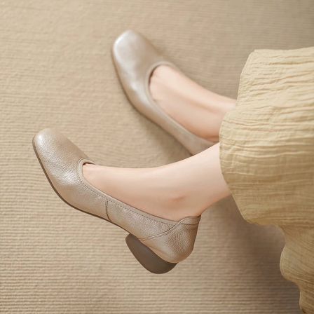 真皮浅跳舞口蛋卷鞋2026春秋新款适孕单鞋女平底舒妇工作鞋