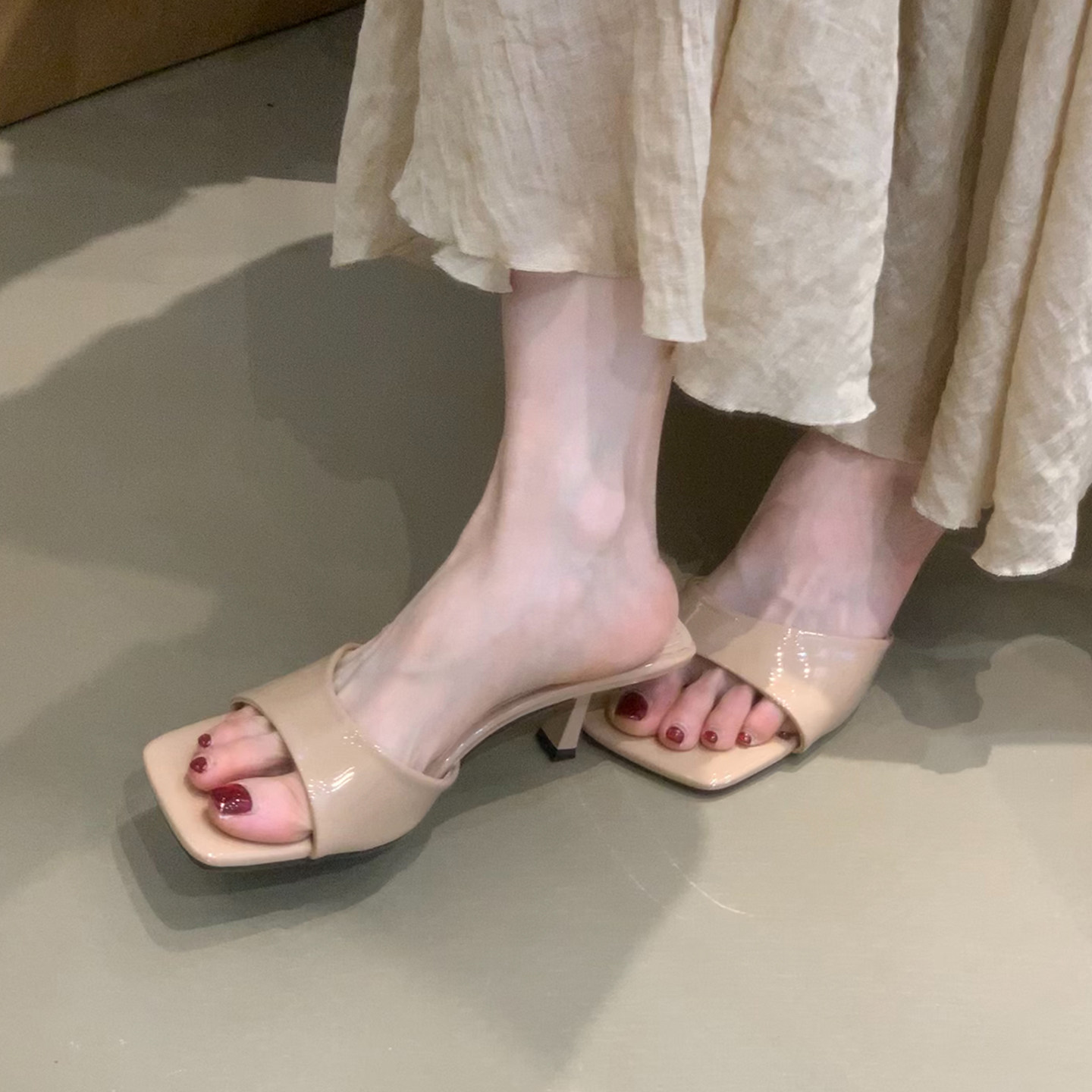 羊皮版~极简时尚气质配裙子高跟鞋女温柔复古一字露趾外穿凉拖鞋主图