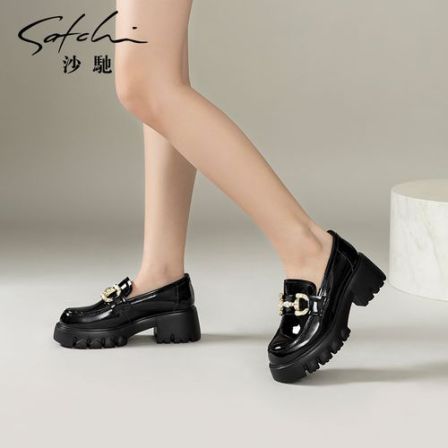 沙驰女鞋厚底乐福鞋女单鞋2026年春季新款水晶马衔扣粗高跟深口鞋