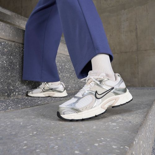 耐克女透气复古跑鞋风运动鞋夏季反光装饰轻便Nike V5 RNR HQ7901主图