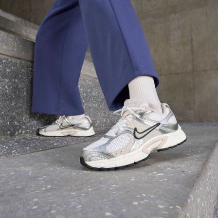 耐克女透气复古跑鞋风运动鞋夏季反光装饰轻便Nike V5 RNR HQ7901