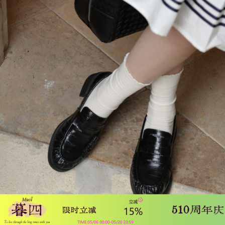 暮四 春季新品老钱风圆头小皮鞋鳗鱼纹褶皱小众通勤中跟乐福鞋