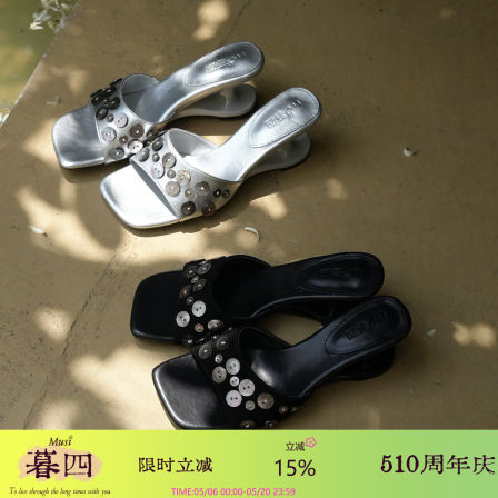 暮四 夏季新品复古y2k贝壳纽扣露趾小众方头手工爱心高跟凉鞋女