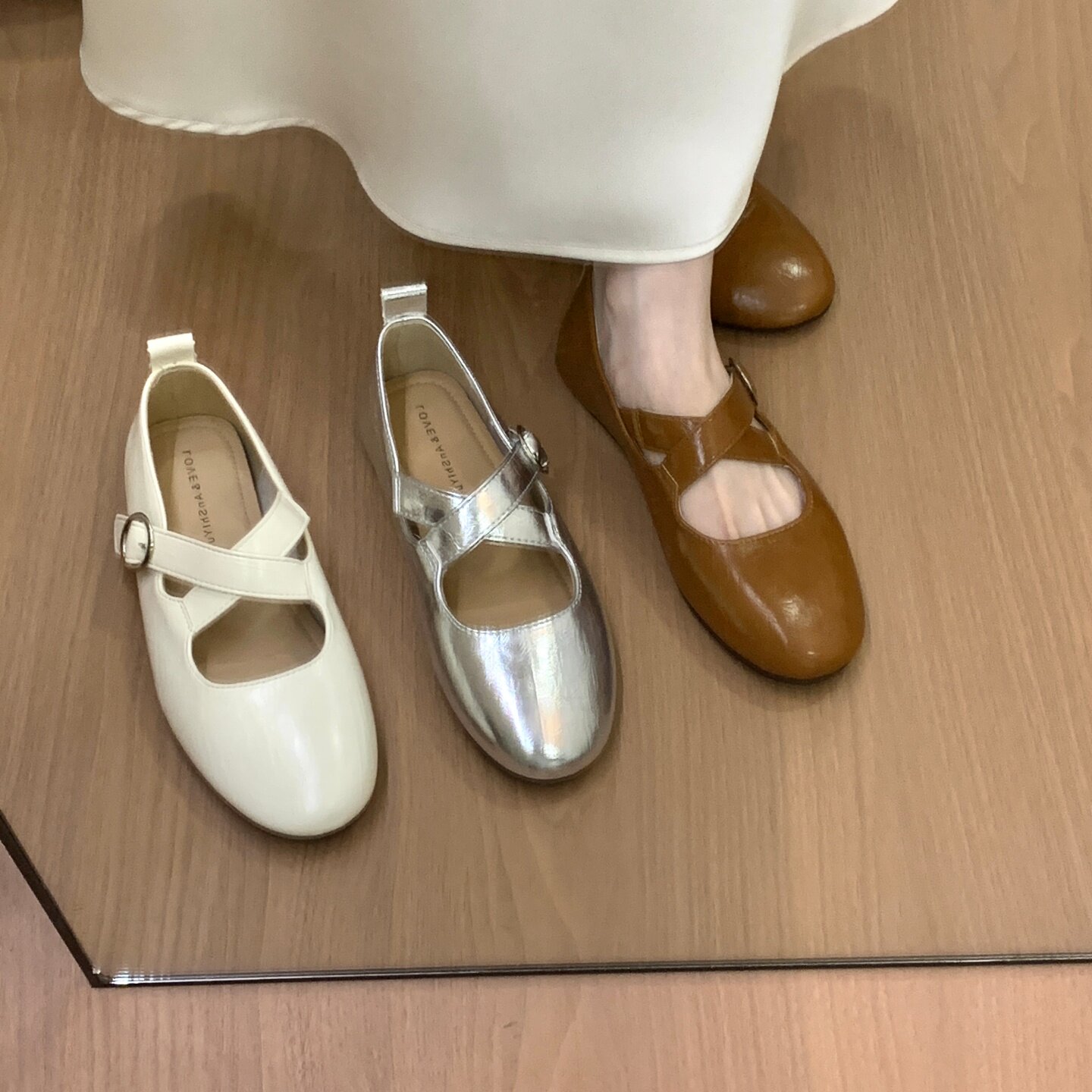 巨好看平底银色芭蕾风玛丽珍鞋女2026新款早春漂亮单鞋浅口小皮鞋主图